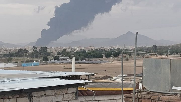 عقب استهداف مطار صنعاء وتعطله "بالكامل" .. الحوثيون: "هذا العدوان لن يمر دون رد"