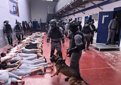 "زيارة تحت الأرض لمعتقلي غزة" .. شهادات مروعة حول أساليب تعذيب الأسرى