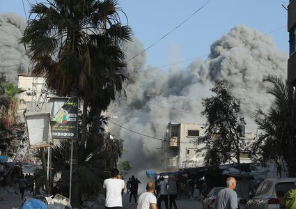 خلال ساعات .. الاحتلال يقصف مدرسة أبو هميسة شرق البريج مرتين ويوقع شهداء وجرحى