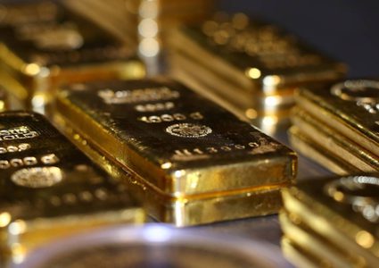 الذهب يسجل أعلى مستوى في أسبوعين بفضل الطلب على الملاذ الآمن