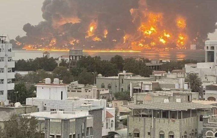 إسرائيل تقصف مطار صنعاء الدولي ومحطات طاقة مركزيّة ومصنعا للإسمنت