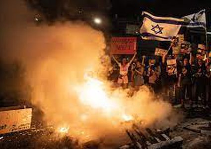 53% من الإسرائيليين يرون أن نتنياهو يريد توسيع الحرب بدوافع سياسية.