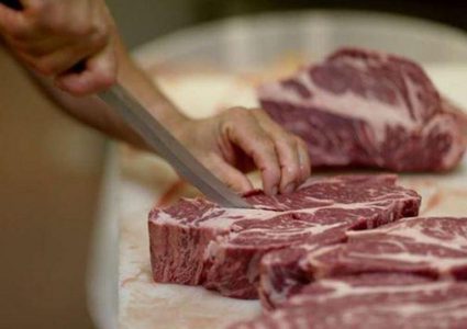 نقيب اللحامين يحذر: أسعار اللحوم نار.. والخراف خارج متناول الفلسطينيين