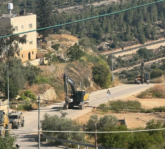 الاحتلال يهدم إسطبلا للخيول في العيسوية بالقدس