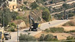 الاحتلال يهدم إسطبلا للخيول في العيسوية بالقدس