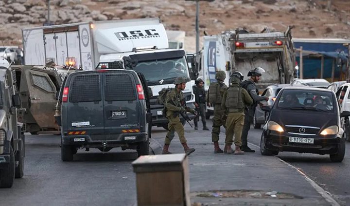 إصابات جندي و4 مستوطنين في عمليتين منفصلتين بجنين والخليل وسط تشديدات عسكرية