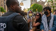 احتجاجات داعمة للفلسطينيين في جامعة كولومبيا وتسليم متظاهرين للشرطة