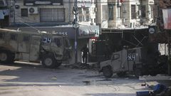 الاحتلال يواصل عدوانه على طولكرم: مداهمات وهدم منازل وحواجز عسكرية