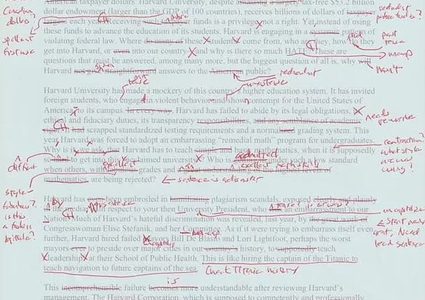 بالأحمر .. هارفرد تصحح أخطاءً "كارثية" لمذكرة موجهة من وزيرة التعليم الأمريكية