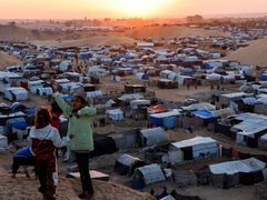 الإعلامي الحكومي بغزة: نرفض مخططات الاحتلال إنشاء مخيمات عزل قسري