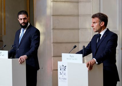 ماكرون يطلب من الشرع حماية "جميع السوريين"