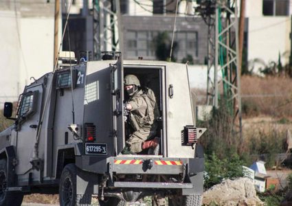 إصابة مواطن بحروق خلال اقتحام الاحتلال بيت أمر شمال الخليل