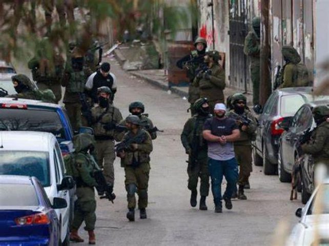 الاحتلال يعتقل 7شبان من بيتونيا غرب رام الله