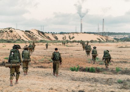 الاحتلال تسحب لواء المظليين من سورية نحو غزة