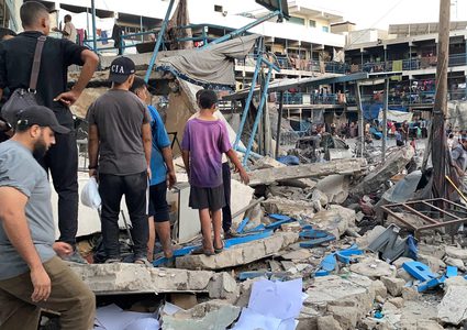 15شهيداء بينهم أطفال إثر قصف الاحتلال مدرسة تؤوي نازحين في جباليا