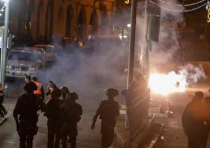 إصابات بالاختناق وحريق جراء قمع الاحتلال لمواطنين في سعير شمال شرق الخليل