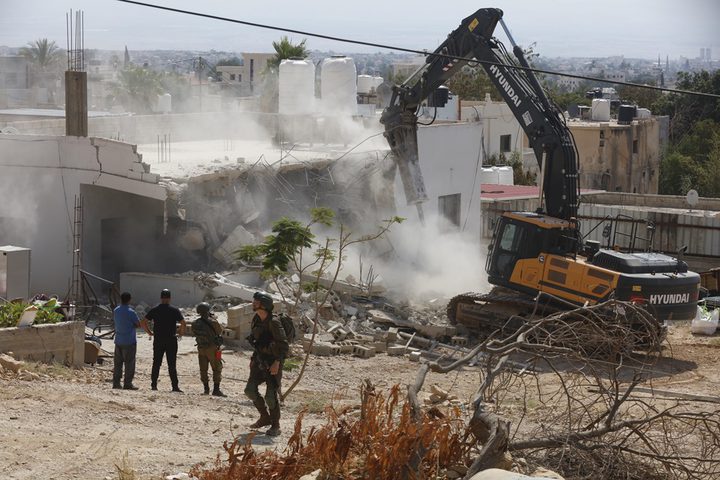 الاحتلال ينفذ عمليات هدم في عناتا شمال شرق القدس