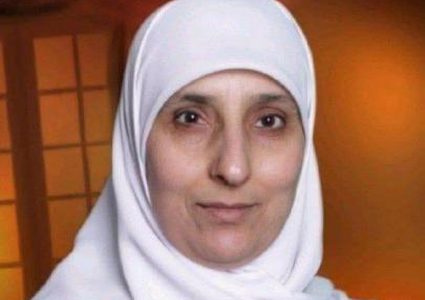 قوات الاحتلال تعتقل أكاديمية وناشطة سياسية جنوب الخليل