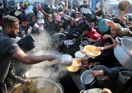 غزة: مخازن المساعدات ستنفد خلال اسبوع وإسرائيل تستعد لـ"فترة انتقالية"