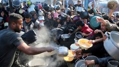 غزة: مخازن المساعدات ستنفد خلال اسبوع وإسرائيل تستعد لـ"فترة انتقالية"