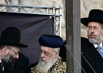 الحاخام الأكبر لإسرائيل: إذا أجبرونا على الانضمام إلى الجيش فسنسافر جميعًا