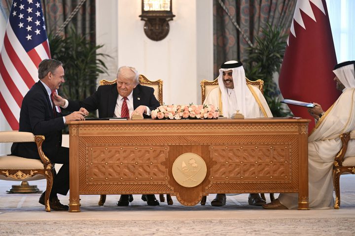 بقيمة 200 مليار دولار .. ترامب يُعلن عن صفقة بيع ضخمة بين شركة بوينغ وقطر