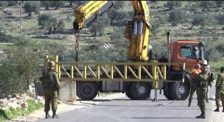 الاحتلال يغلق مدخل قرية اللبن الشرقية وينصب حاجزاً عسكرياً