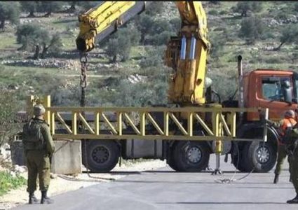 الاحتلال يغلق مدخل قرية اللبن الشرقية وينصب حاجزاً عسكرياً