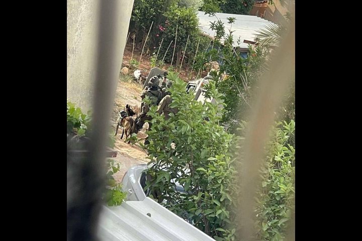 الاحتلال يحاصر منزلا جنوب جنين ويقصفه بقذائف "الانيرجا"