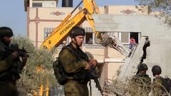 قوات الاحتلال تُخطر بهدم منزل في بيت جالا