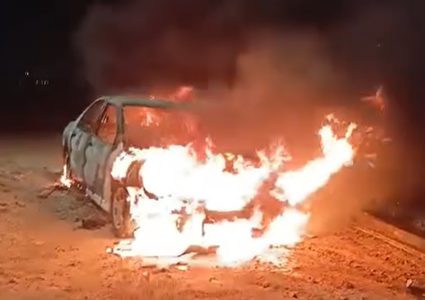 مستعمرون يحرقون مركبة شمال غرب نابلس