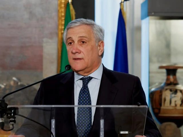 إيطاليا تطالب إسرائيل بوقف هجماتها على غزة