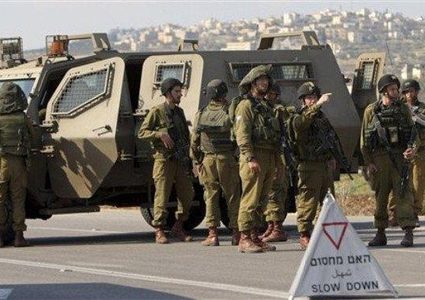 قوات الاحتلال تنصب حاجزا عسكريا عند مدخل عناتا