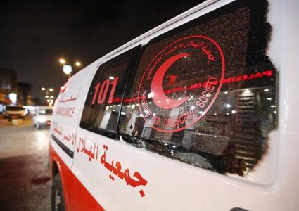 مستوطن يصيب طفلة برأسها في الخليل