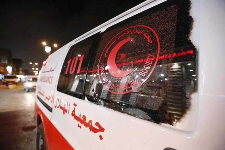 مستوطن يصيب طفلة برأسها في الخليل
