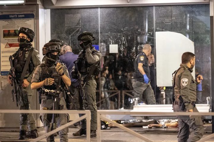 محافظ القدس: إستشهاد فتى برصاص الاحتلال في البلدة الفديمة