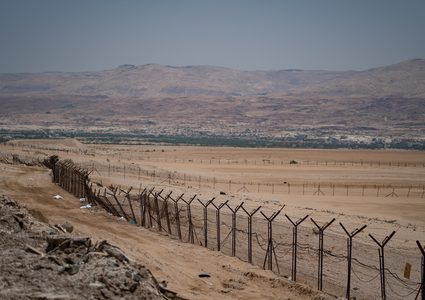 الكابينت يصادق على إقامة جدار على الحدود الأردنية مع إسرائيل