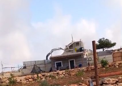 الاحتلال يهدم منزلا في شقبا غرب رام الله