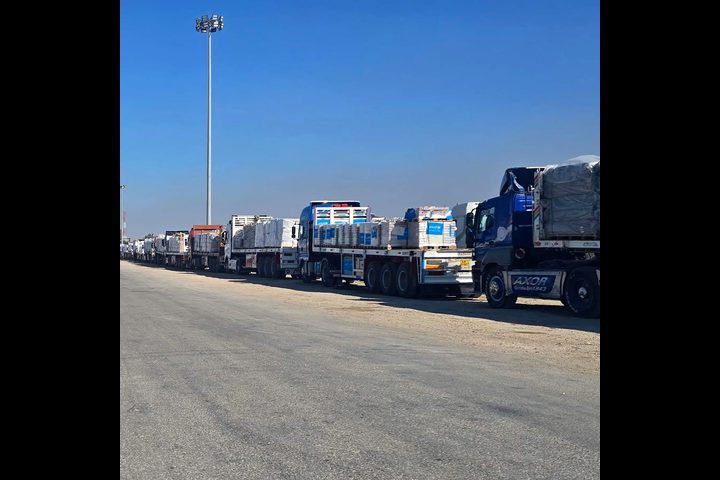 دخول ٦ شاحنات مساعدات الى غزة
