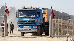 تقديرات إسرائيلية: بضع شاحنات أخرى ستدخل القطاع اليوم