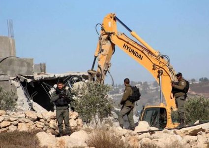 الاحتلال يخطر مواطنا بإخلاء منزله في كفر الديك تمهيدا لهدمه