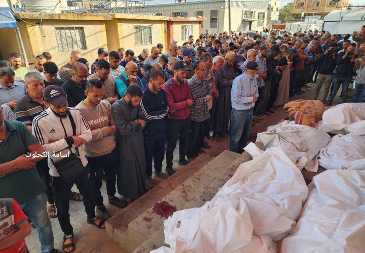 وداع وتشييع 30 شهيدا ارتقوا في مجازر الاحتلال التي ارتكبها بحق العائلات وسط قطاع غزة فجر اليوم.