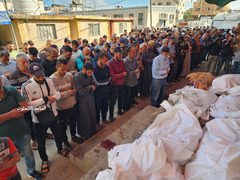 وداع وتشييع 30 شهيدا ارتقوا في مجازر الاحتلال التي ارتكبها بحق العائلات وسط قطاع غزة فجر اليوم.
