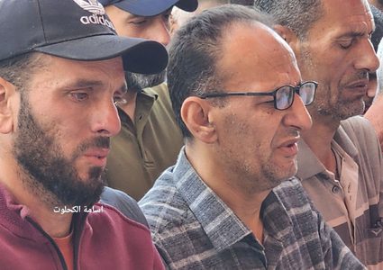 وداع وتشييع 30 شهيدا ارتقوا في مجازر الاحتلال التي ارتكبها بحق العائلات وسط قطاع غزة فجر اليوم.