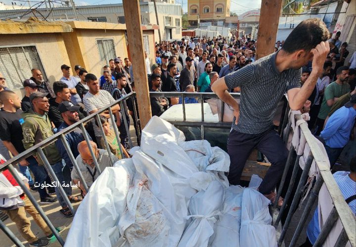 وداع وتشييع 30 شهيدا ارتقوا في مجازر الاحتلال التي ارتكبها بحق العائلات وسط قطاع غزة فجر اليوم.