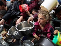 استشهاد 326 فلسطينيًا بسبب سوء التغذية و300 حالة إجهاض خلال 80 يومًا