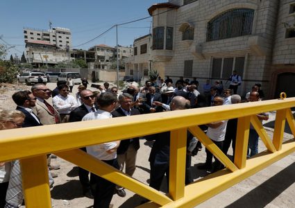 فرنسا تقرر استدعاء السفير الإسرائيلي لتوضيح حادثة إطلاق النار على وفد دبلوماسي