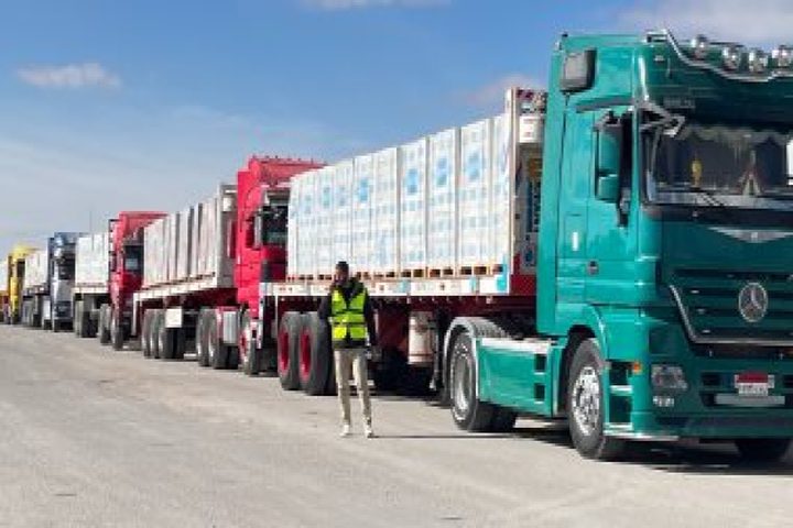 الاحتلال يعلن دخول 100 شاحنة مساعدات لغزة