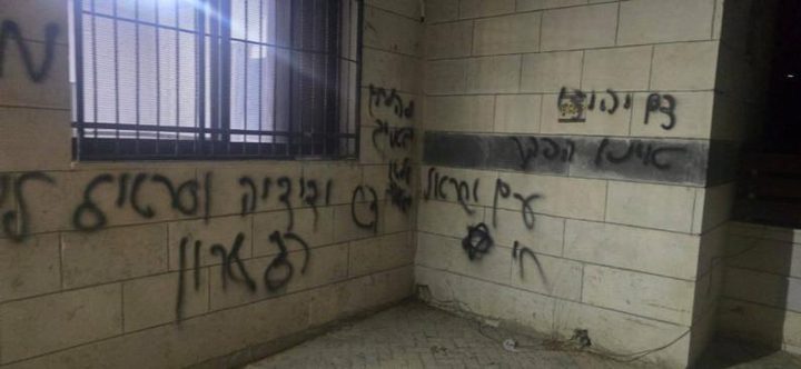 بعد ان أحرقوا مركبة .. مستوطنون يحاولون إحراق مسجد في عقربا
