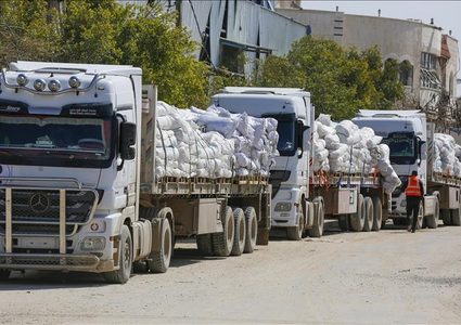 حكومة الاحتلال : إدخال 93 شاحنة مساعدات إنسانية لقطاع غزة عبر معبر كرم أبو سالم